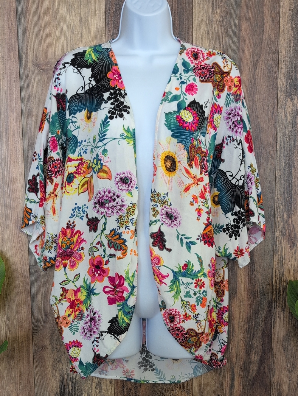 Grace & Lace White Floral Open-Front Kimono Cardigan XSM F281